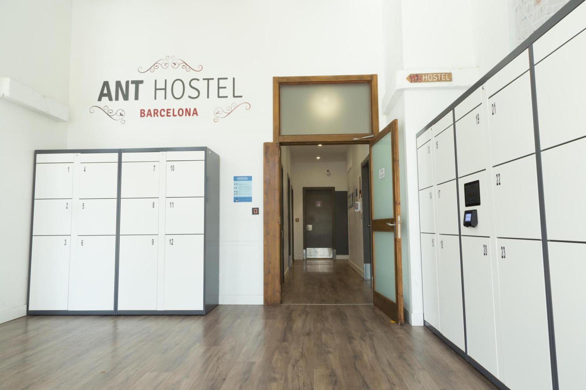 Ant Hostel Барселона Екстериор снимка