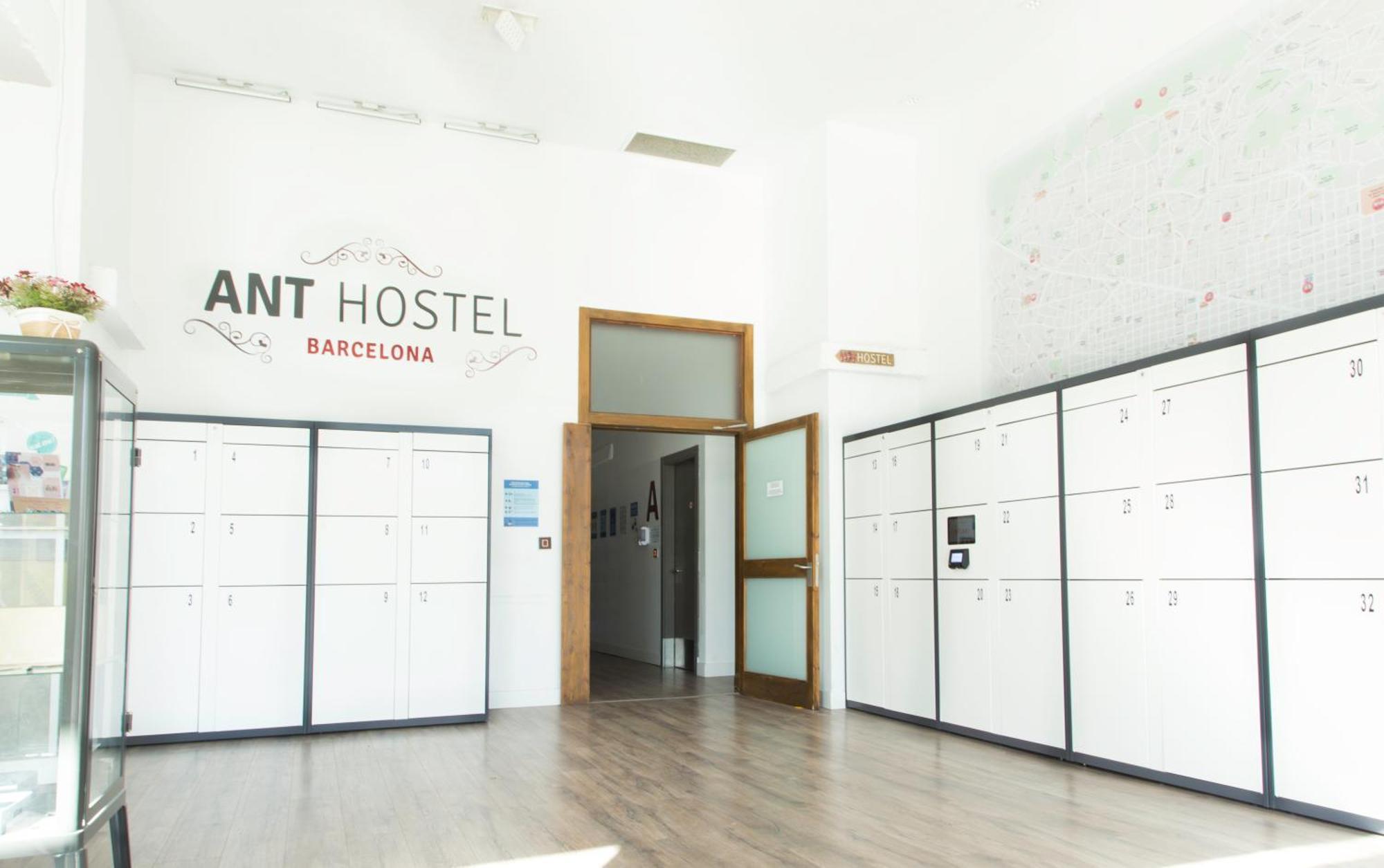 Ant Hostel Барселона Екстериор снимка