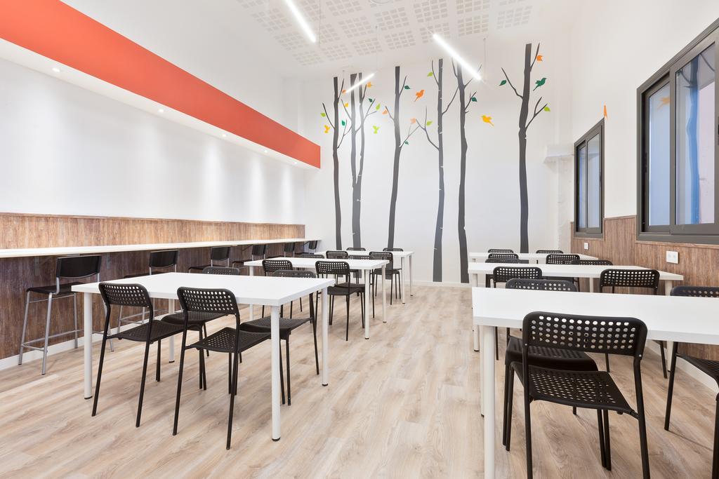 Ant Hostel Барселона Екстериор снимка