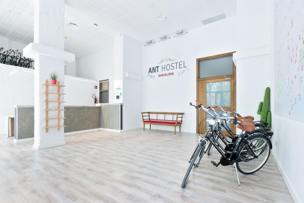 Ant Hostel Барселона Екстериор снимка